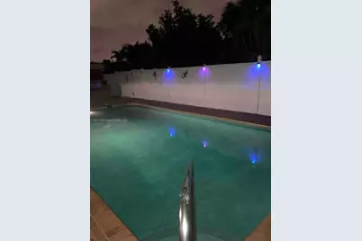 411 SE 7th St, Dania Beach, FL 33004 - Photo 8