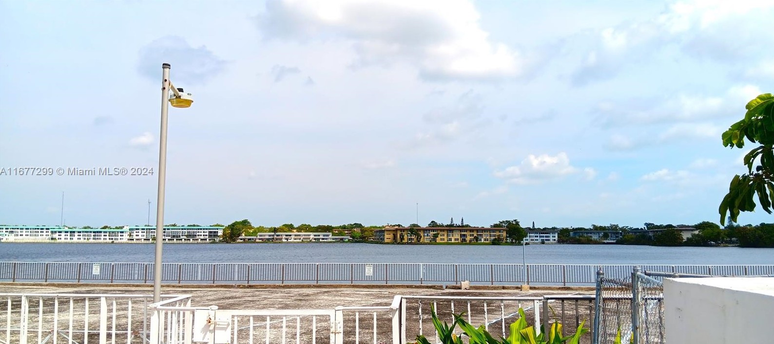 1351 Miami Gardens Dr, Miami FL 33179-4719 exterior