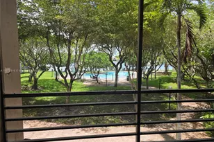 661 NE 195th St, Miami, FL 33179 - Photo 2