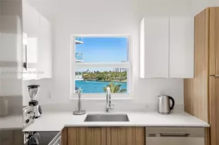 9881 E Bay Harbor Dr, Bay Harbor Islands, FL 33154 - Photo 8