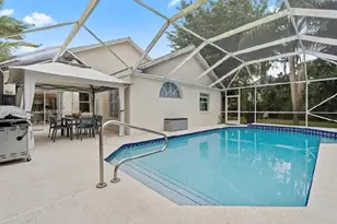 2002 Lake Breeze Ct, Wellington, FL 33414 - Photo 2