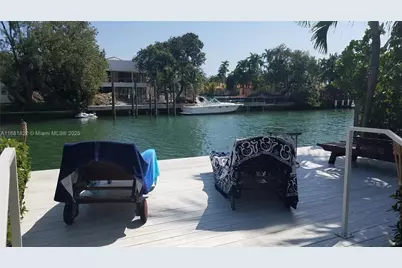 3921 N Meridian Ave, Miami Beach, FL 33140 - Photo 12