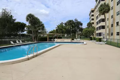 800 NE 195th St #501, Miami, FL 33179 - Photo 36