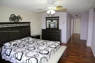 800 NE 195th St, Miami, FL 33179 - Photo 14