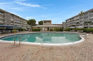 410 SE 2nd St, Hallandale Beach, FL 33009 - Photo 24