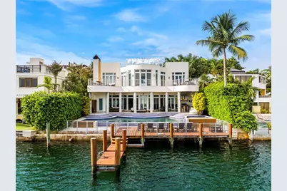 271 N Hibiscus Dr, Miami Beach, FL 33139 - Photo 2