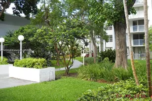 498 NW 165th St Rd, Miami, FL 33169 - Photo 2