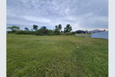 722 NE 12th Street, Cape Coral, FL 33909 - Photo 4