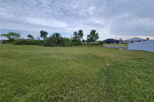 722 NE 12th St, Cape Coral, FL 33909 - Photo 4