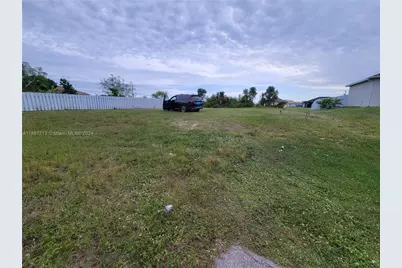 722 NE 12th Street, Cape Coral, FL 33909 - Photo 2