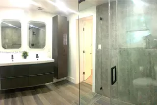 10825 Peachtree Dr, Miami, FL 33161 - Photo 14