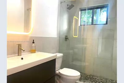 10825 Peachtree Dr, Miami, FL 33161 - Photo 16