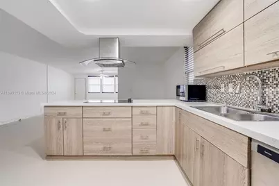 20350 W Country Club Dr #120-4, Aventura, FL 33180 - Photo 2
