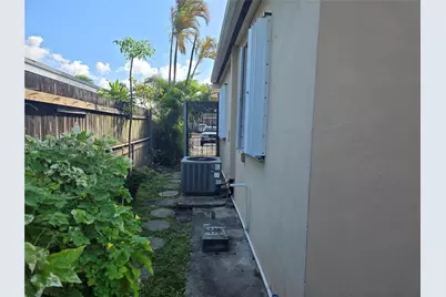 961 E 32nd St, Hialeah, FL 33013 - Photo 24