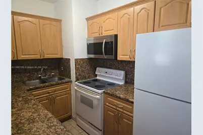 961 E 32nd St, Hialeah, FL 33013 - Photo 10