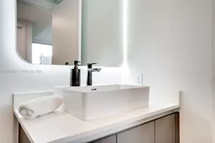 227 NE 2nd St, Miami, FL 33132 - Photo 12