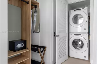 159 NE 6th St #2414, Miami, FL 33132 - Photo 18