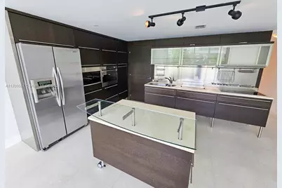 6000 Collins Ave #528, Miami Beach, FL 33140 - Photo 8