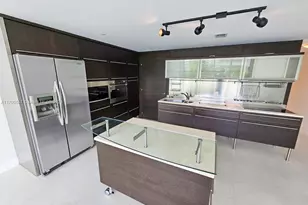 6000 Collins Ave, Miami Beach, FL 33140 - Photo 8