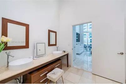 475 Brickell Ave #2209, Miami, FL 33131 - Photo 8