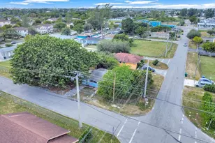 2100 NW 76th St, Miami, FL 33147 - Photo 38