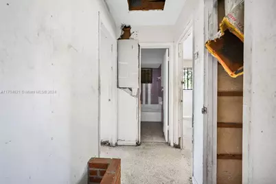 2100 NW 76th St, Miami, FL 33147 - Photo 24