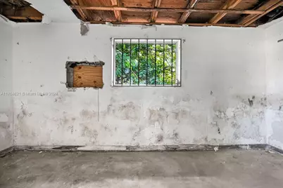 2100 NW 76th St, Miami, FL 33147 - Photo 22