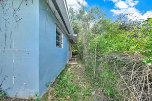 2100 NW 76th St, Miami, FL 33147 - Photo 12