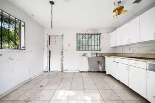 2100 NW 76th St, Miami, FL 33147 - Photo 18