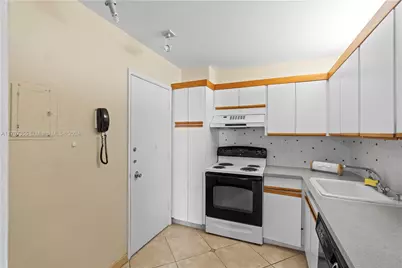 5005 Collins Ave #425, Miami Beach, FL 33140 - Photo 12