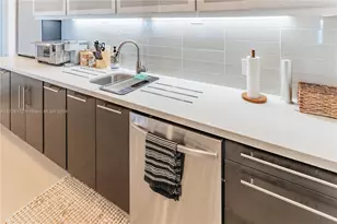 1800 NE 114th St, Miami, FL 33181 - Photo 6