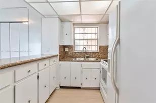 8895 Fontainebleau Blvd, Miami, FL 33172 - Photo 4