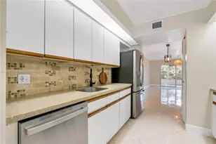 900 SW 125th Way, Pembroke Pines, FL 33027 - Photo 10