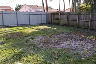 4165 W 6th Ct, Hialeah, FL 33012 - Photo 16