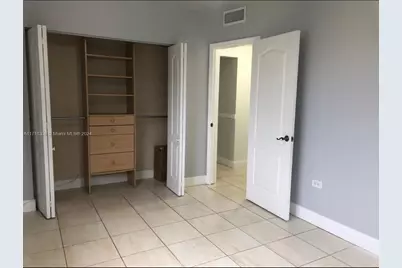 4165 W 6th Ct, Hialeah, FL 33012 - Photo 10