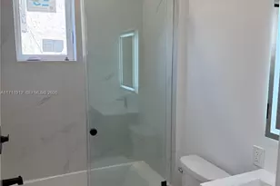 210 SE 10th St, Hallandale Beach, FL 33009 - Photo 16