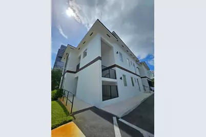 210 SE 10th St, Hallandale Beach, FL 33009 - Photo 2