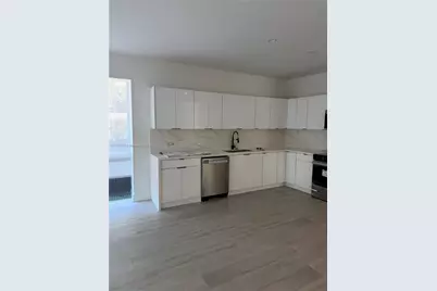 210 SE 10th St, Hallandale Beach, FL 33009 - Photo 4