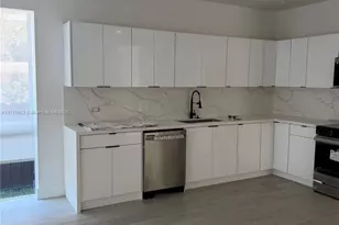 210 SE 10th St, Hallandale Beach, FL 33009 - Photo 4