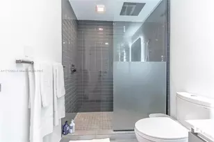 227 NE 2nd St, Miami, FL 33132 - Photo 22