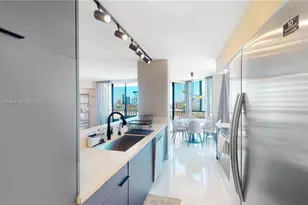 1000 W Island Blvd, Aventura, FL 33160 - Photo 4