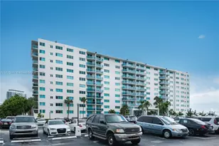 7501 E Treasure Dr, North Bay Village, FL 33141 - Photo 18