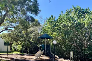 19232 NE 25th Ave, Miami, FL 33180 - Photo 24