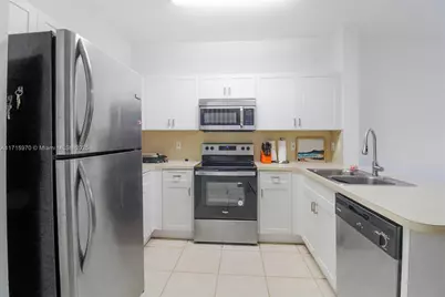 7854 Catalina Cir, Tamarac, FL 33321 - Photo 4