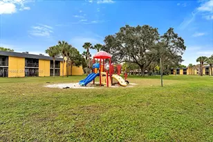 1727 W Meadows Cir W, Boynton Beach, FL 33436 - Photo 2