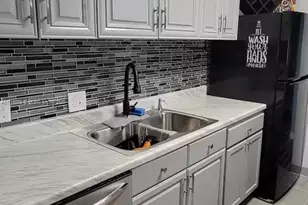 13285 Arbor Pointe Cir, Tampa, FL 33617 - Photo 12