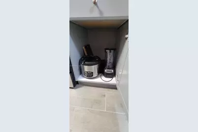 13285 Arbor Pointe Cir, Tampa, FL 33617 - Photo 8