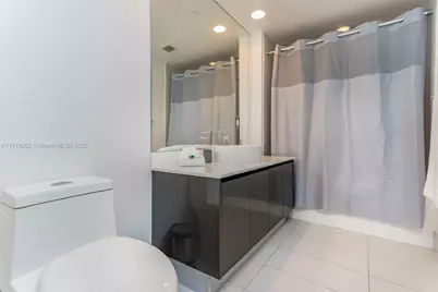 31 SE 6th St #1902, Miami, FL 33131 - Photo 12