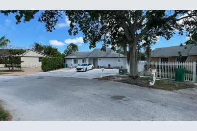 20333 SW 122nd Pl, Miami, FL 33177 - Photo 2