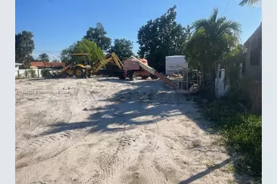 1140 W 32nd St, Hialeah, FL 33012 - Photo 4